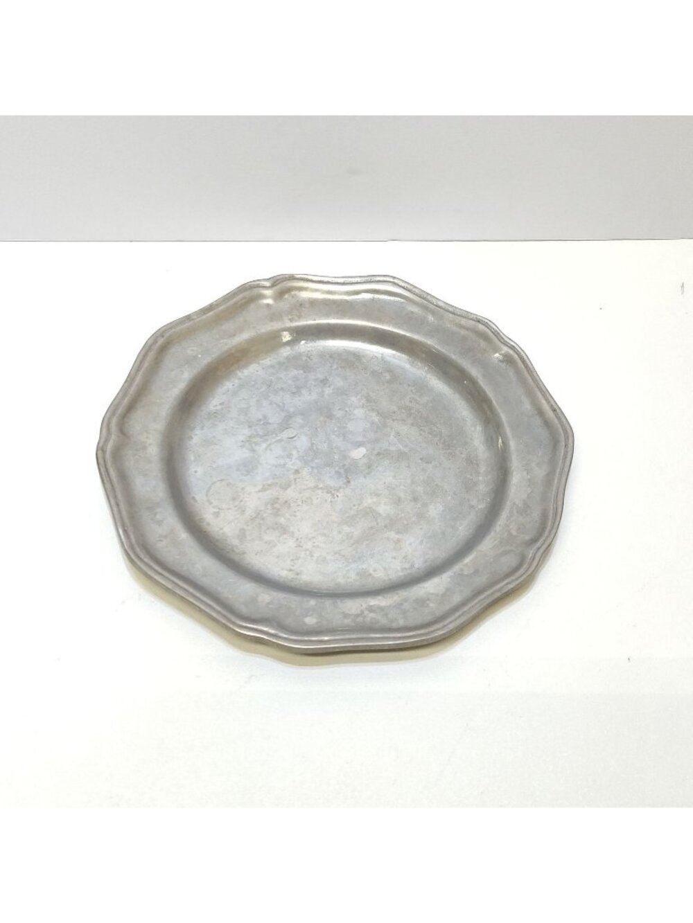 Wilton Armetale Queen Anne Scalloped Salad Plate 9 Inch Metal Alloy USA Vintage
